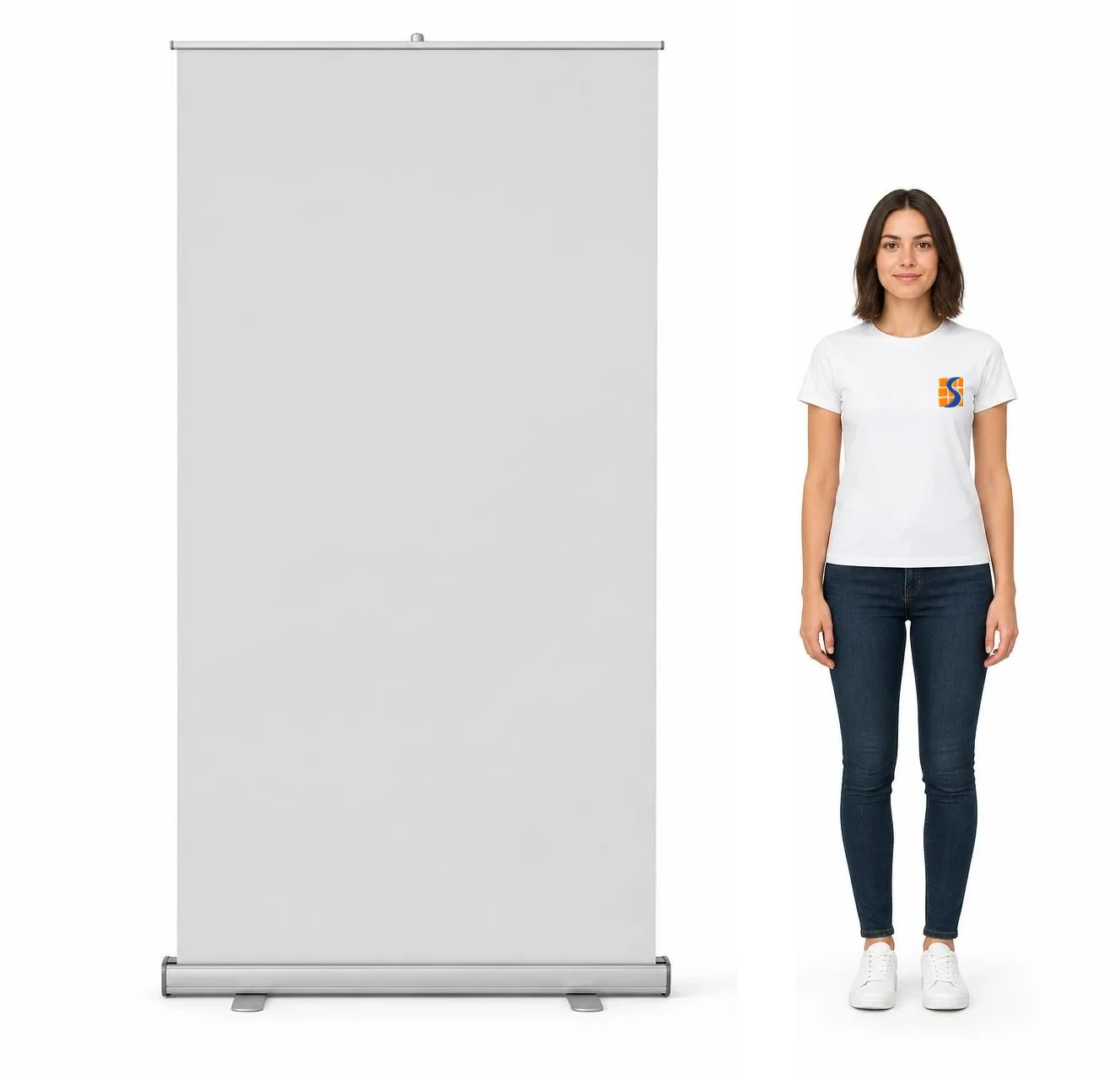 Mockup de banner roll up 100x200 em branco, com uma pessoa ao lado para escala